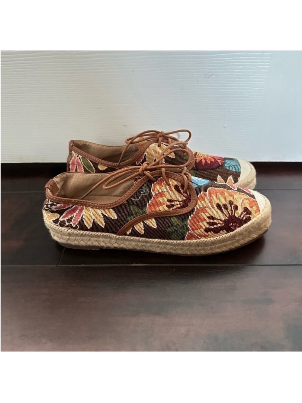 Size 8 (EU 39) Women’s Floral Tapestry Espadrille Sneakers Lace Up Boho Shoes - Picture 3 of 8